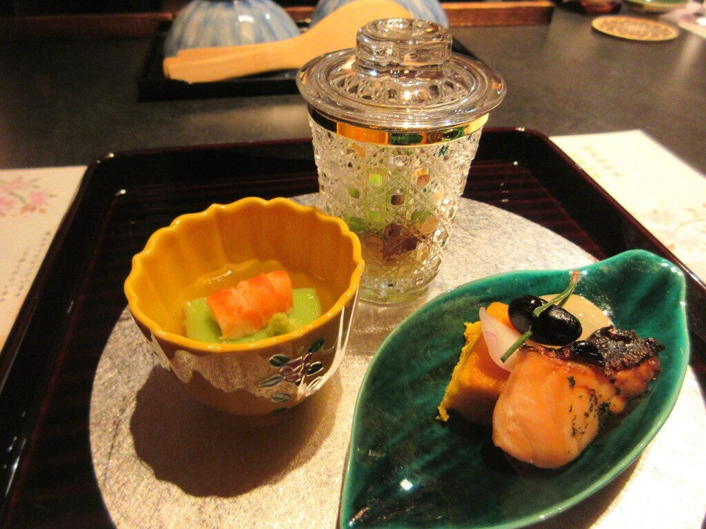 有馬温泉月への船の料理の盛り付けの様子
