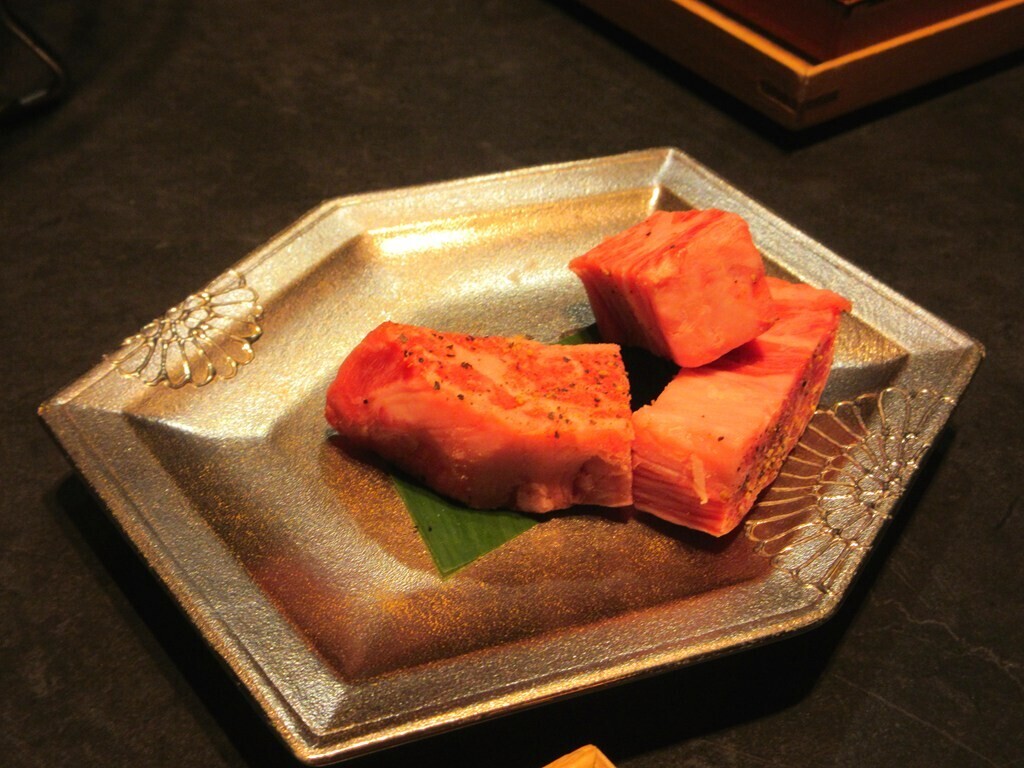有馬温泉月への船の朝食にも提供された和牛の様子