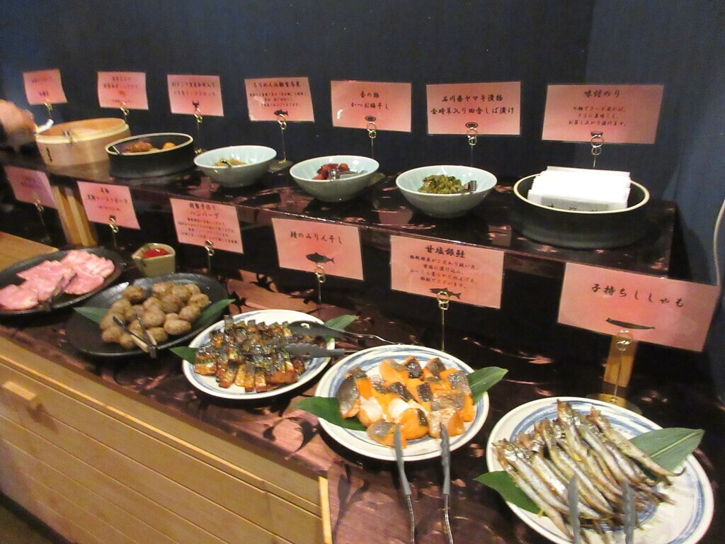 有馬温泉月への船のハーフバイキングの品揃いと置かれている様子