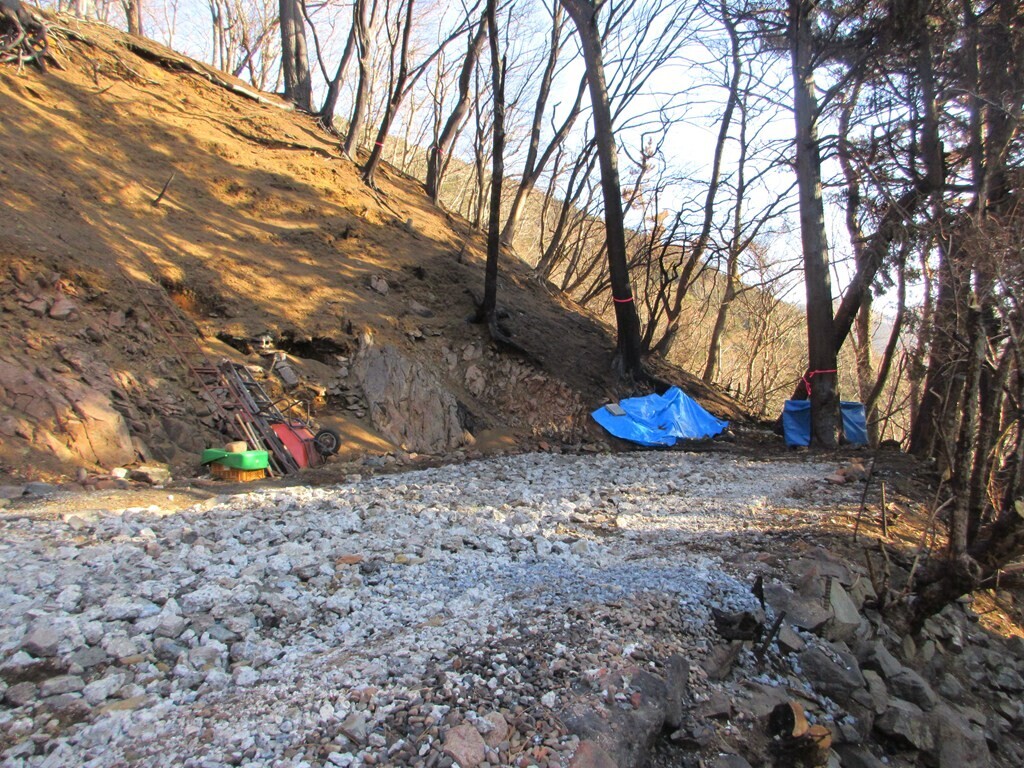 堀山の家の焼失後の現状は更地になっている様子