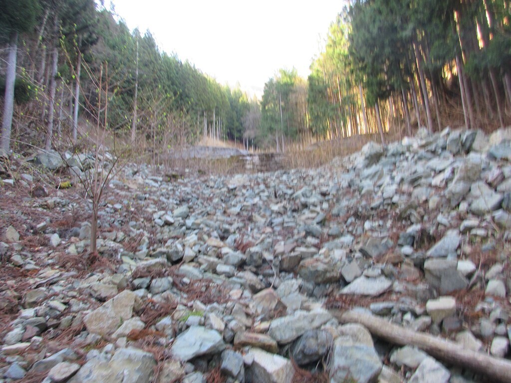 三輪神社から御正体山登山している様子