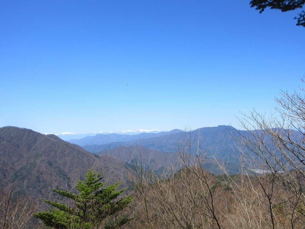 文台山から三つ峠山と南アルプスの景色