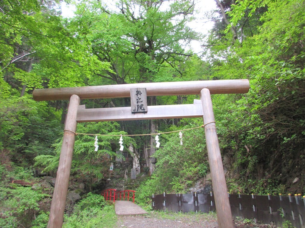 軍刀利神社奥の院周辺の様子