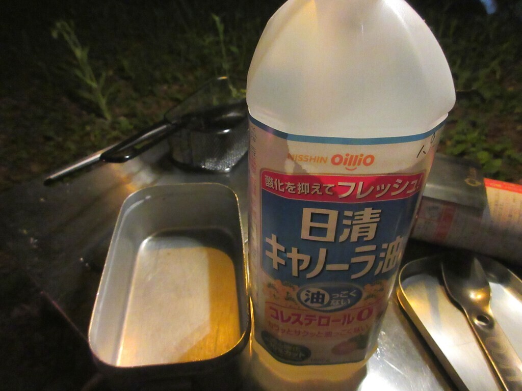 平野田休養村キャンプ場で揚げ物調理の準備