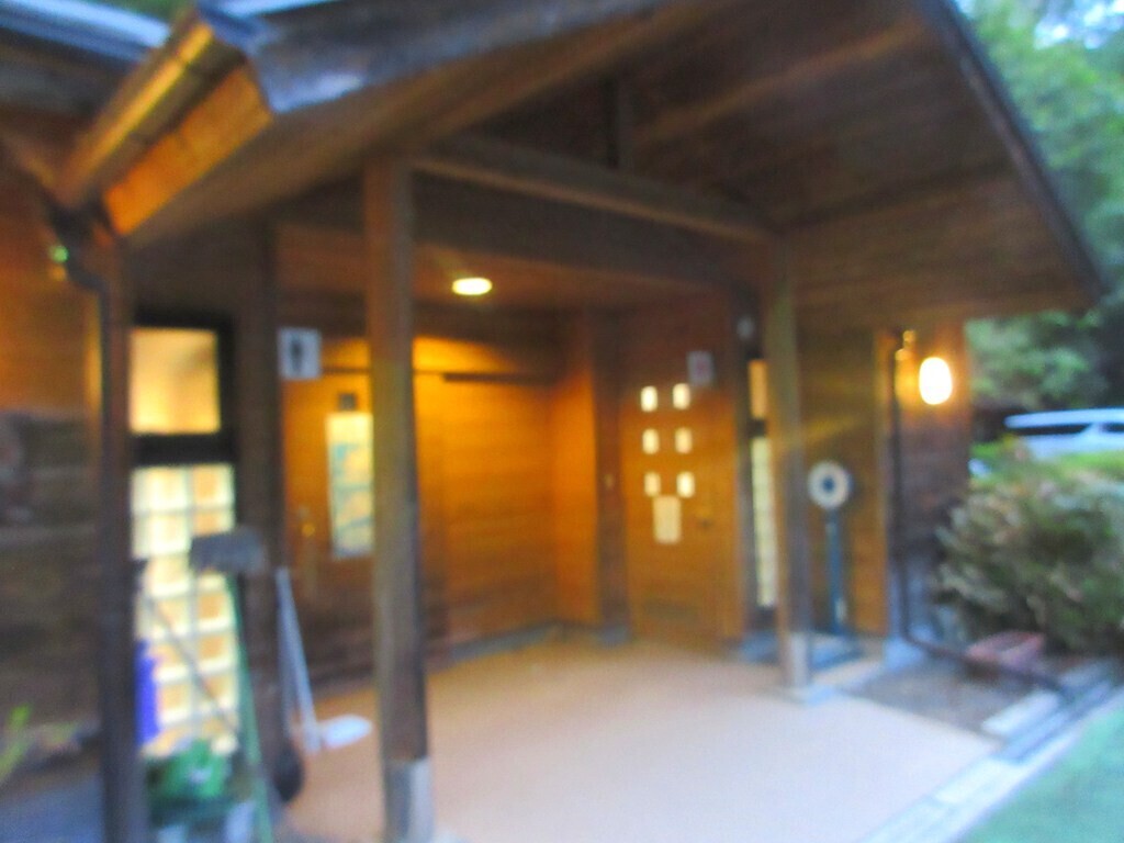 平野田休養村キャンプ場のトイレ外観