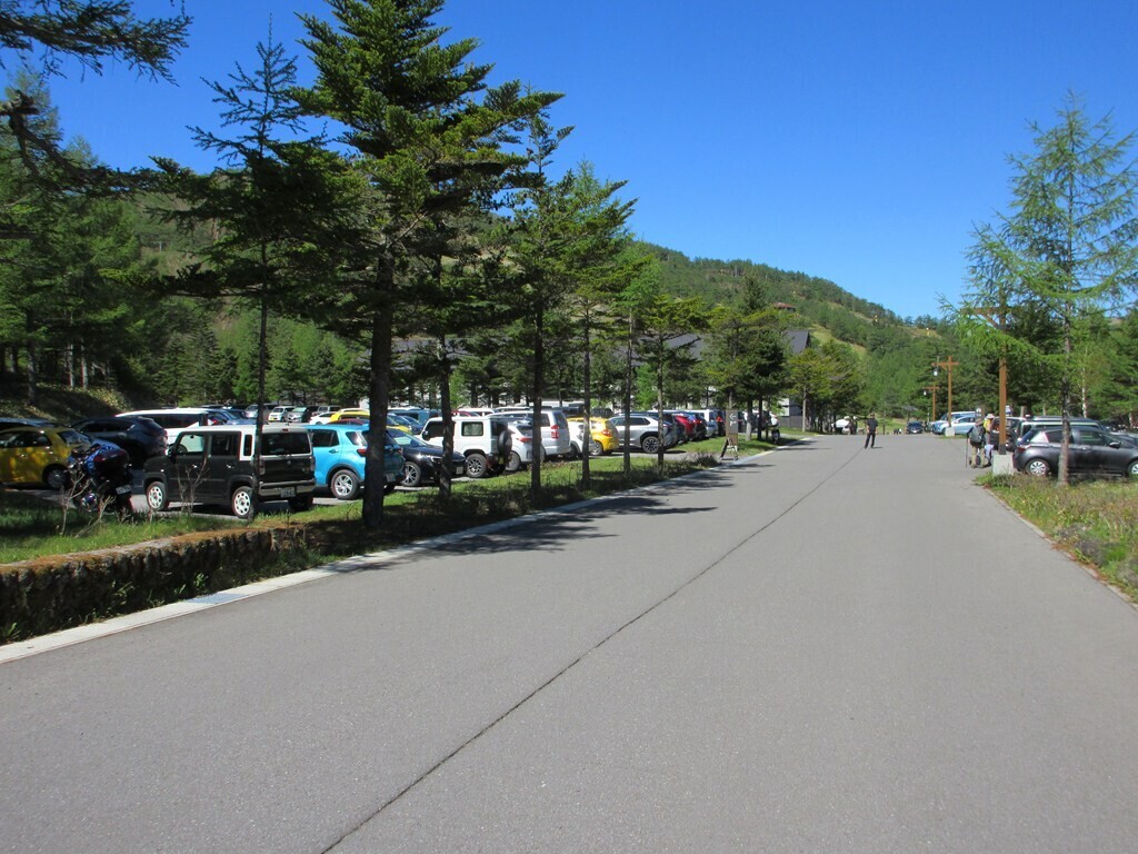 浅間山や黒斑山登山者の駐車の様子