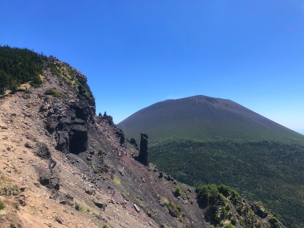 雄大な浅間山の景色