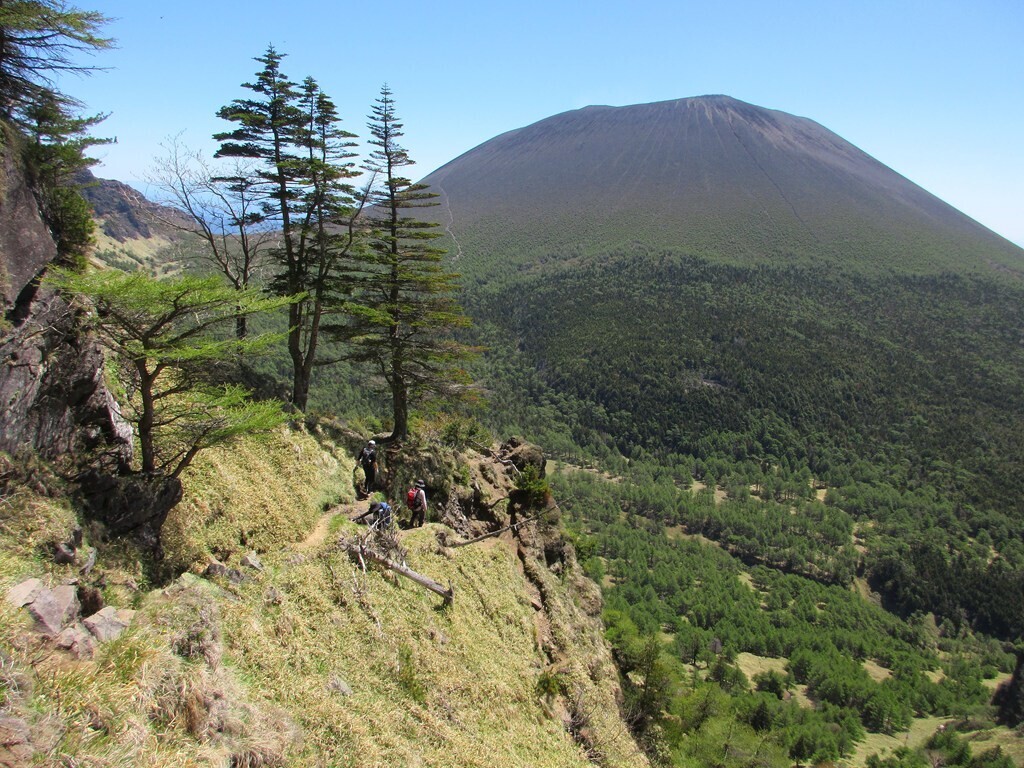 草すべりから眺める浅間山の景色