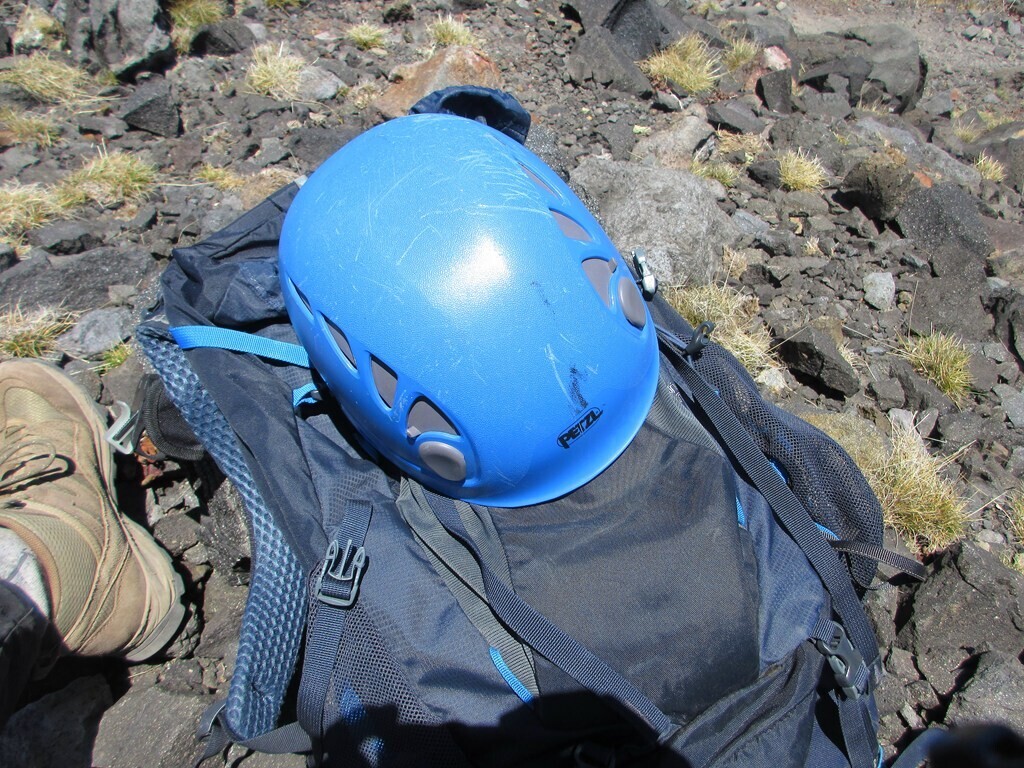 浅間山、黒斑山への登山に持参した山岳ヘルメット