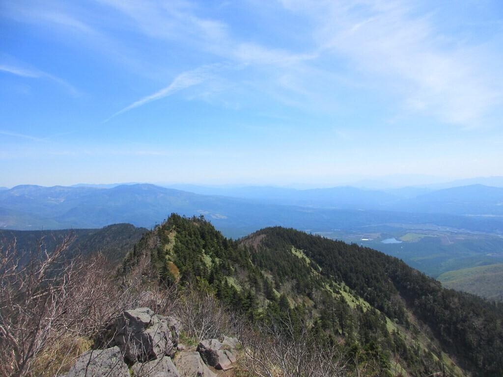 四阿山の三角点があるピーク
