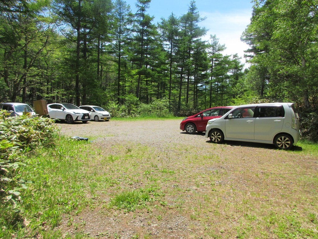 四阿山登山口駐車場に下山した様子
