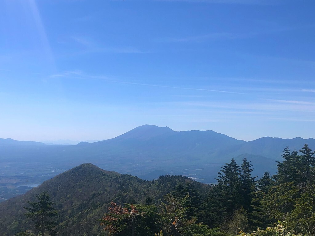 四阿山の山頂から浅間山、黒斑山景色