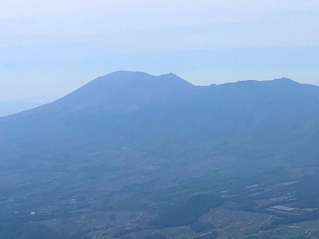 四阿山からの展望と混雑具合