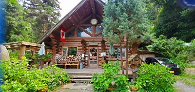 山小屋の雰囲気はランチにカフェに最高の演出を おじいさんの古時計 神社に一礼 山小屋の雰囲気はランチにカフェに最高の演出を おじいさんの古時計 神社に一礼