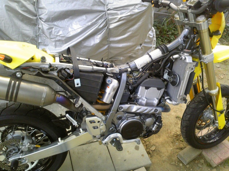 DR-Z400SM スパークプラグ交換 - Aoisomeの以下略