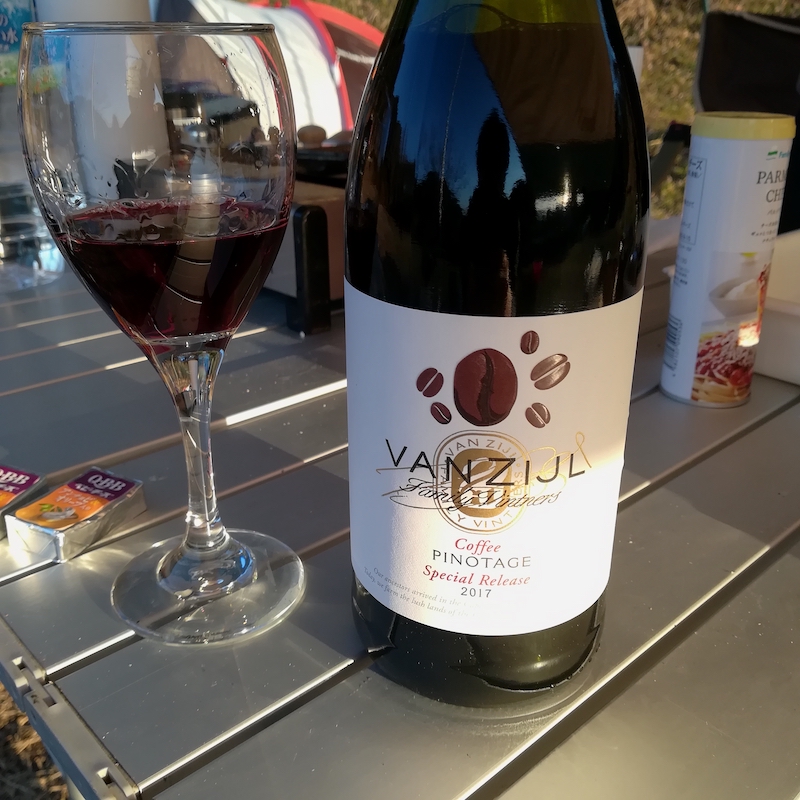 冬のキャンプは飲み過ぎ注意 スキレットで焼いたお肉はお酒がススむ あおぞらごはん