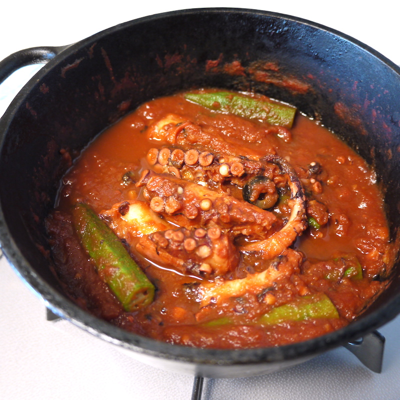 ダッチオーブン サービングポット でタコのトマト煮 これならキャンプ場でも作れます あおぞらごはん