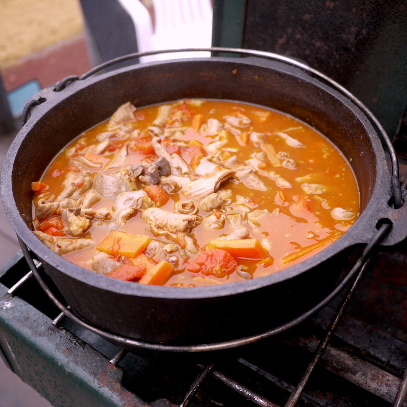 キャンプ飯 イタリア風もつ煮込み