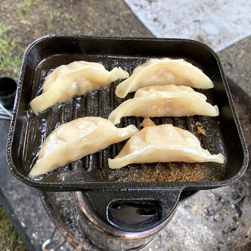 クラムシェル・ミニダッチで美味しい餃子できました。