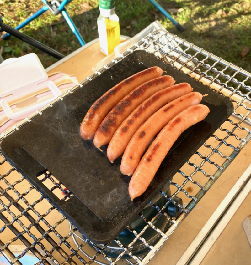 キャンプ飯で極厚鉄板