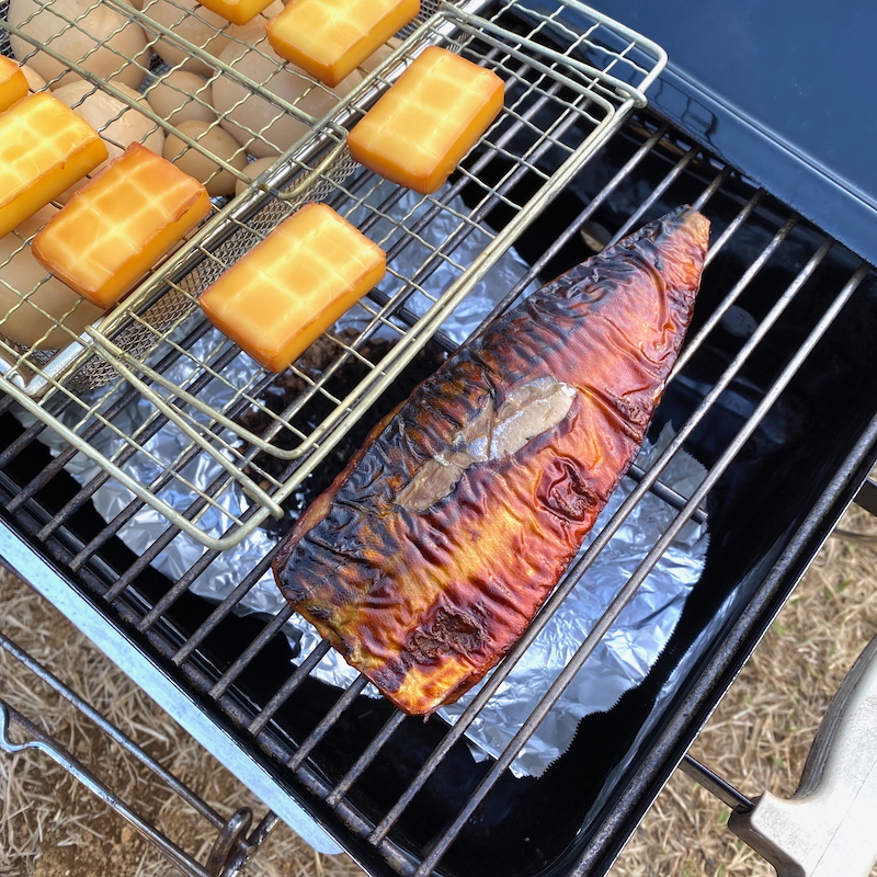 鯖を燻製するととっても美味しい。