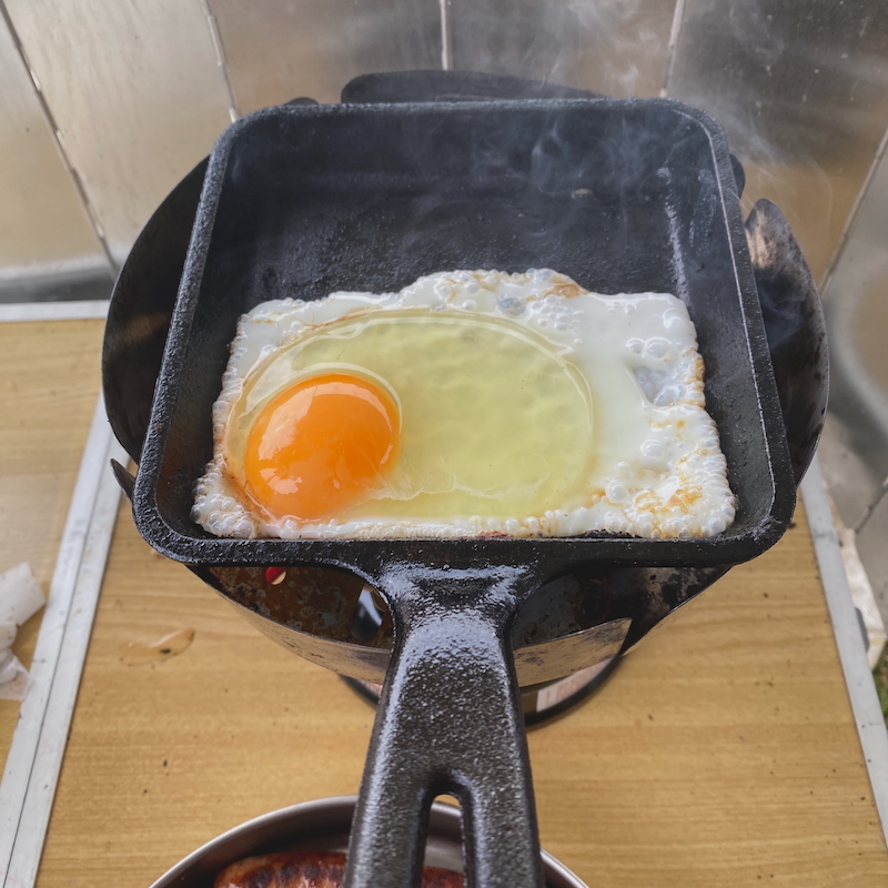 LODGEのスキレットlで目玉焼き