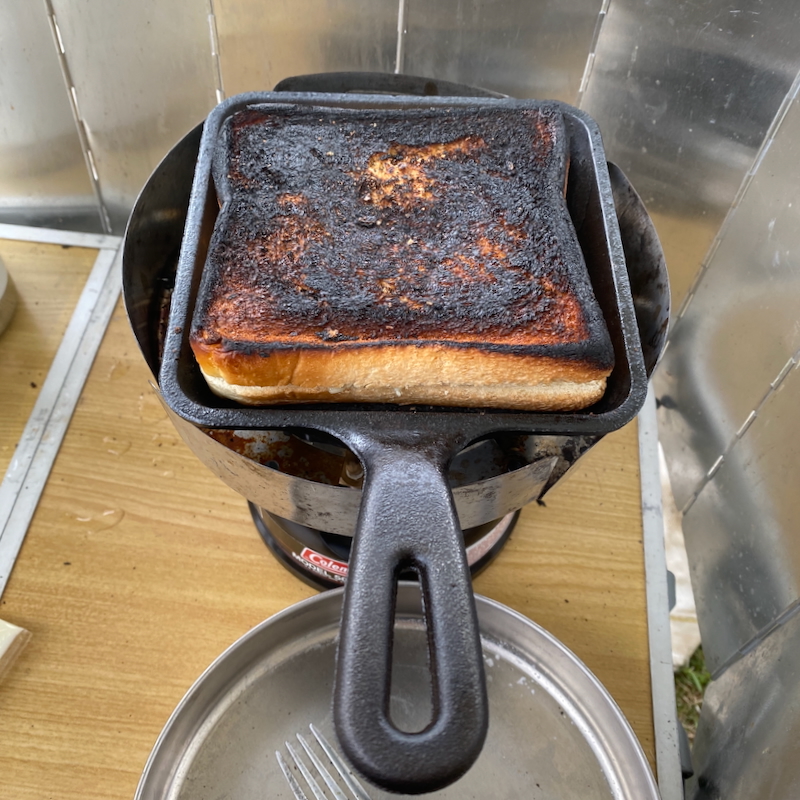 スキレットでホットサンドを作る