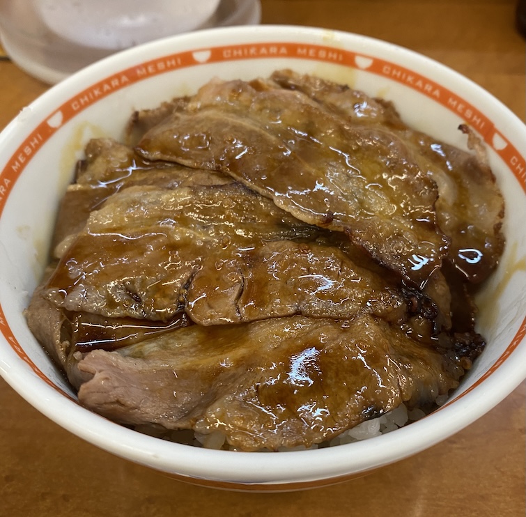 香ばしく焼かれた牛肉が特徴の焼き牛丼