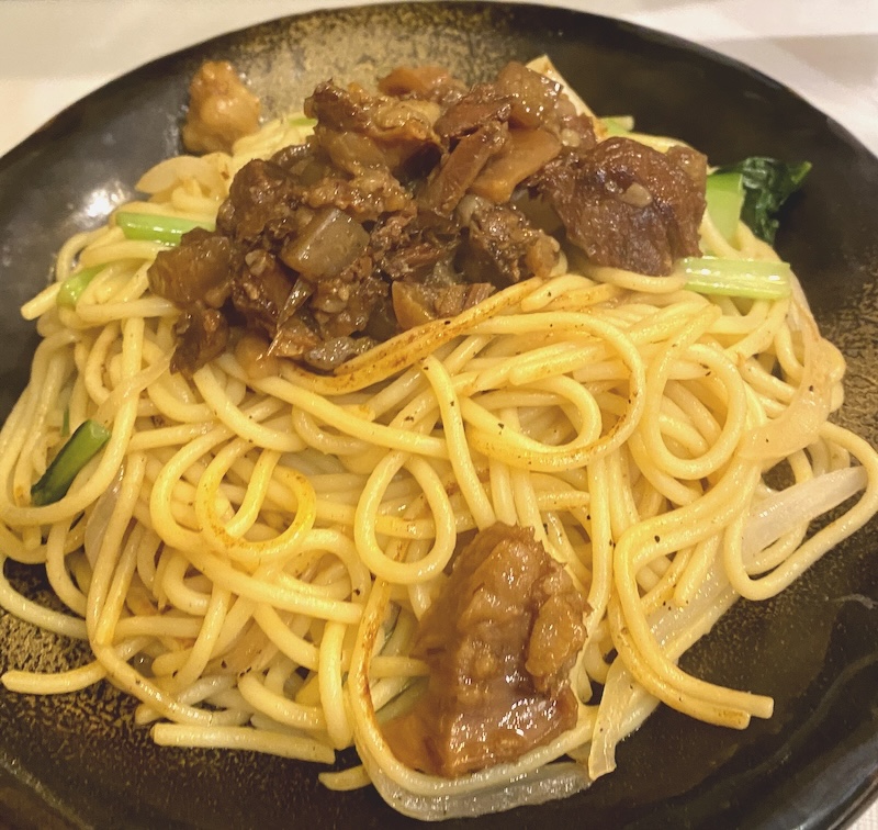 極太麺で作られたバルボアのぼっかけスパゲティ
