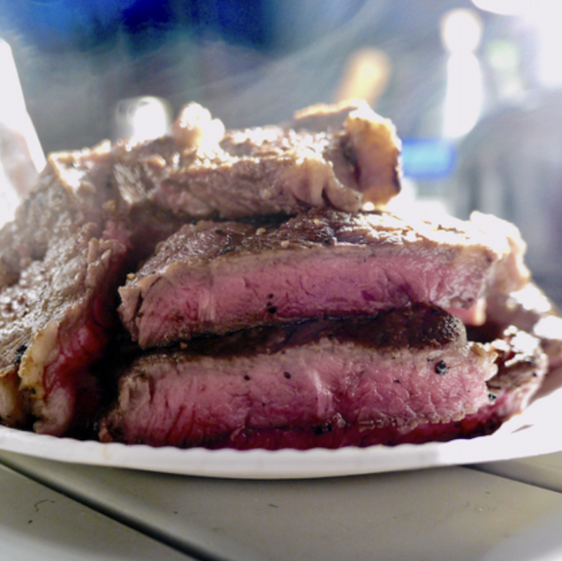 キャンプで肉を焼くなら溶岩プレート｜極厚鉄板との違いと実体験