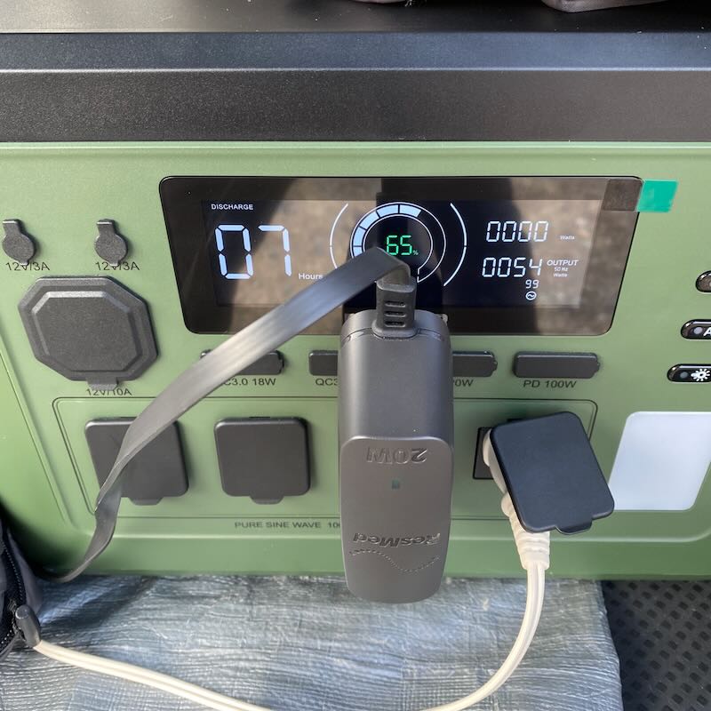 eenour P1000と電気式毛布とCPAP。連泊OK