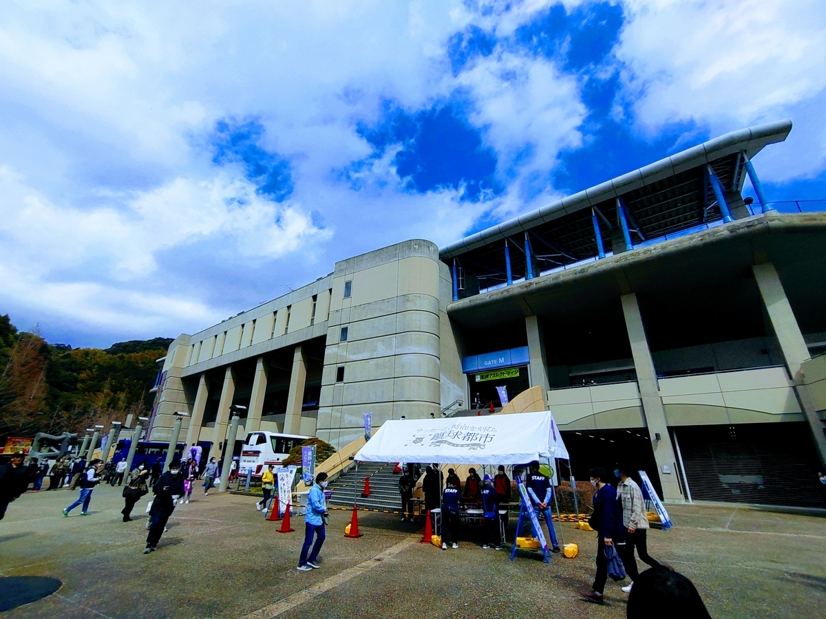 藤枝総合運動公園サッカー場観戦ガイド(2023.3.19 メインスタンドS自由席) 旅ログ グルメ おでかけ情報