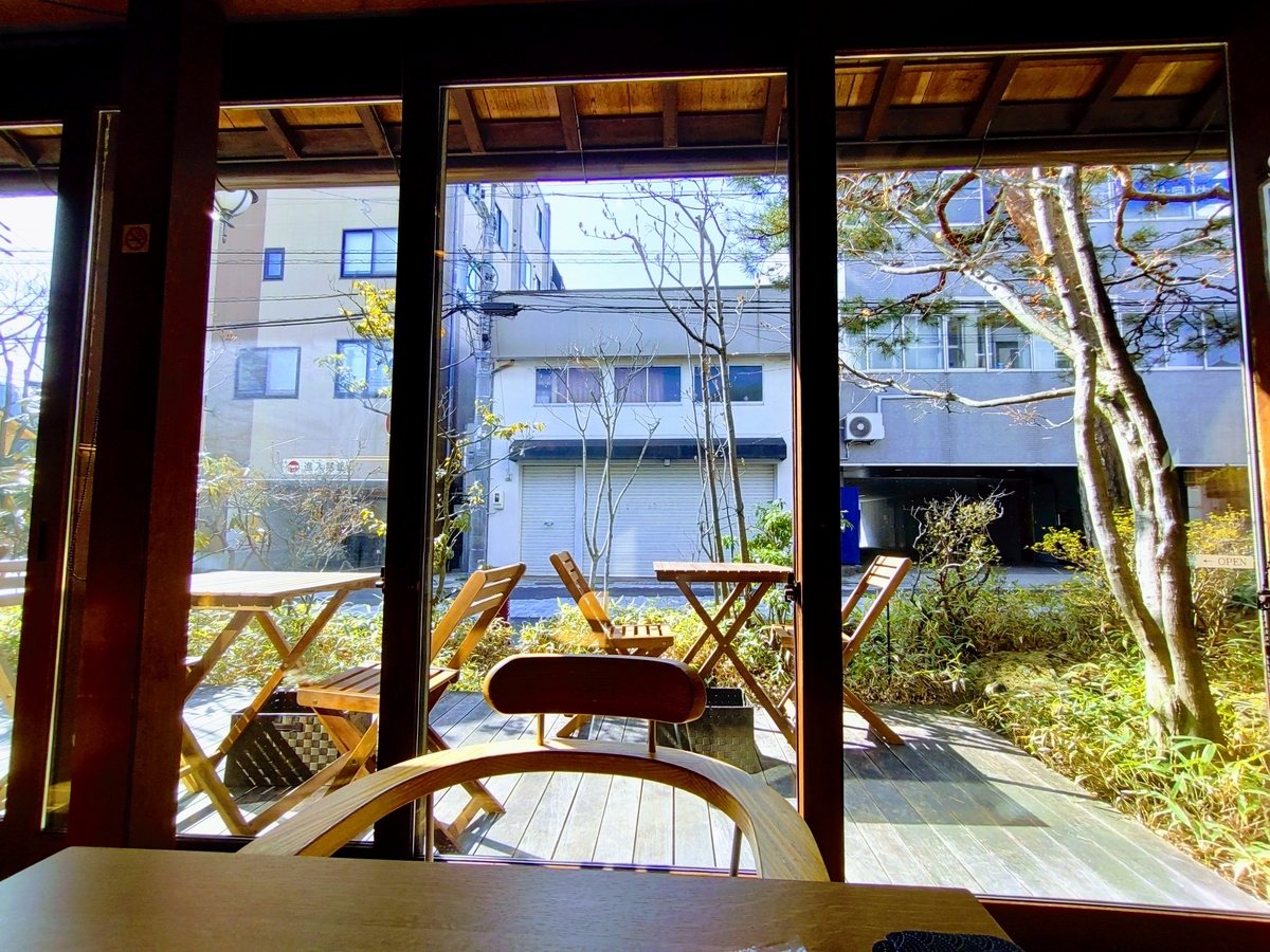 恵那川上屋 高山花筏店 店内テラス