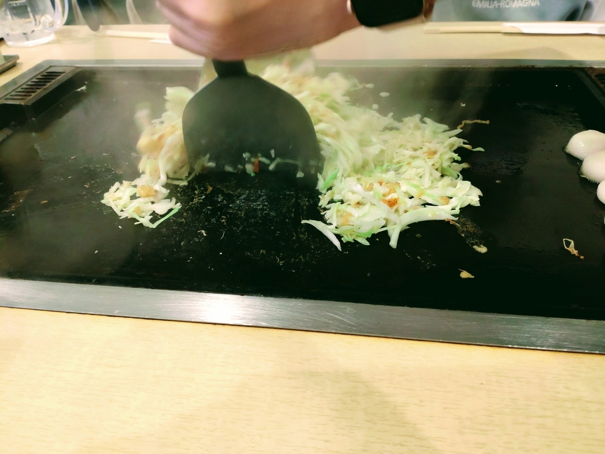 月島いろは西仲店　もんじゃ調理①