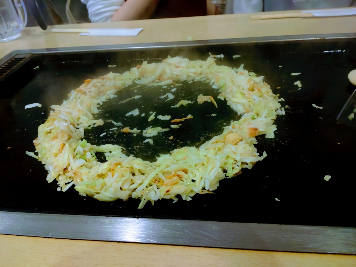 月島いろは西仲店　もんじゃ調理②