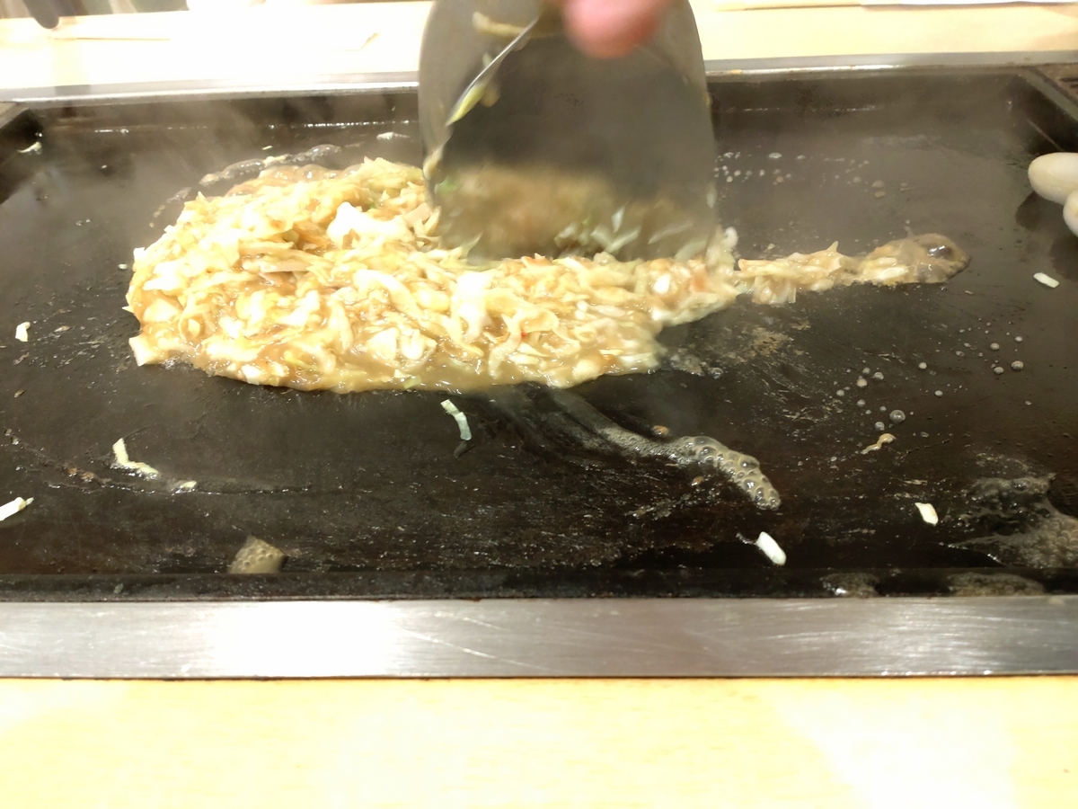 月島いろは西仲店　もんじゃ調理③