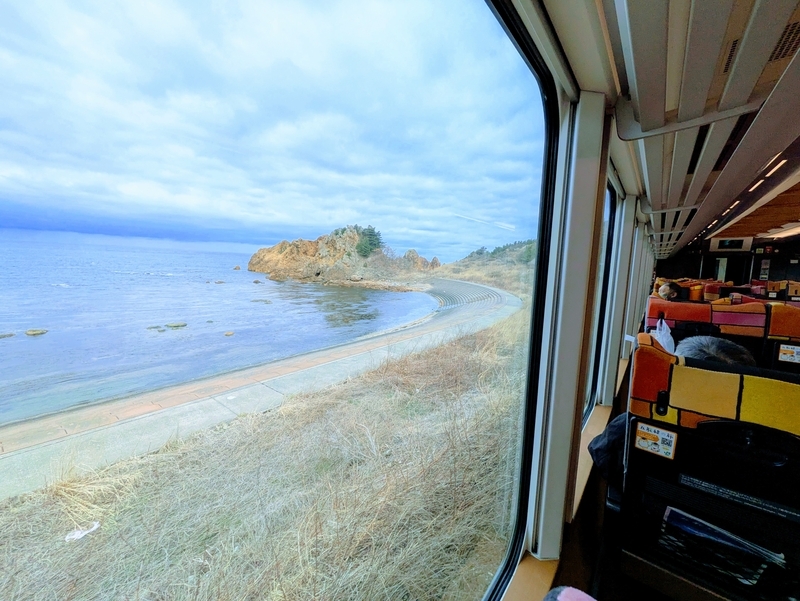 日本海の絶景を堪能！人気列車 リゾートしらかみで行く 不老ふ死温泉の