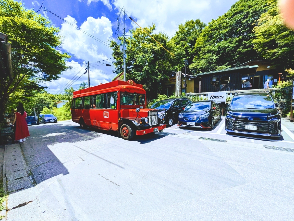 軽井沢　赤バス