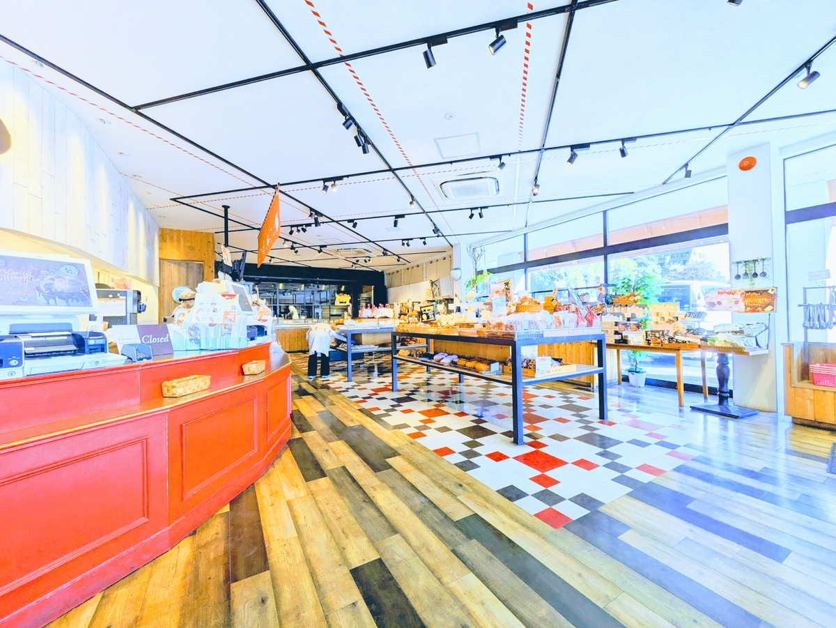 ハートブレッドアンティーク伊勢原店の店内