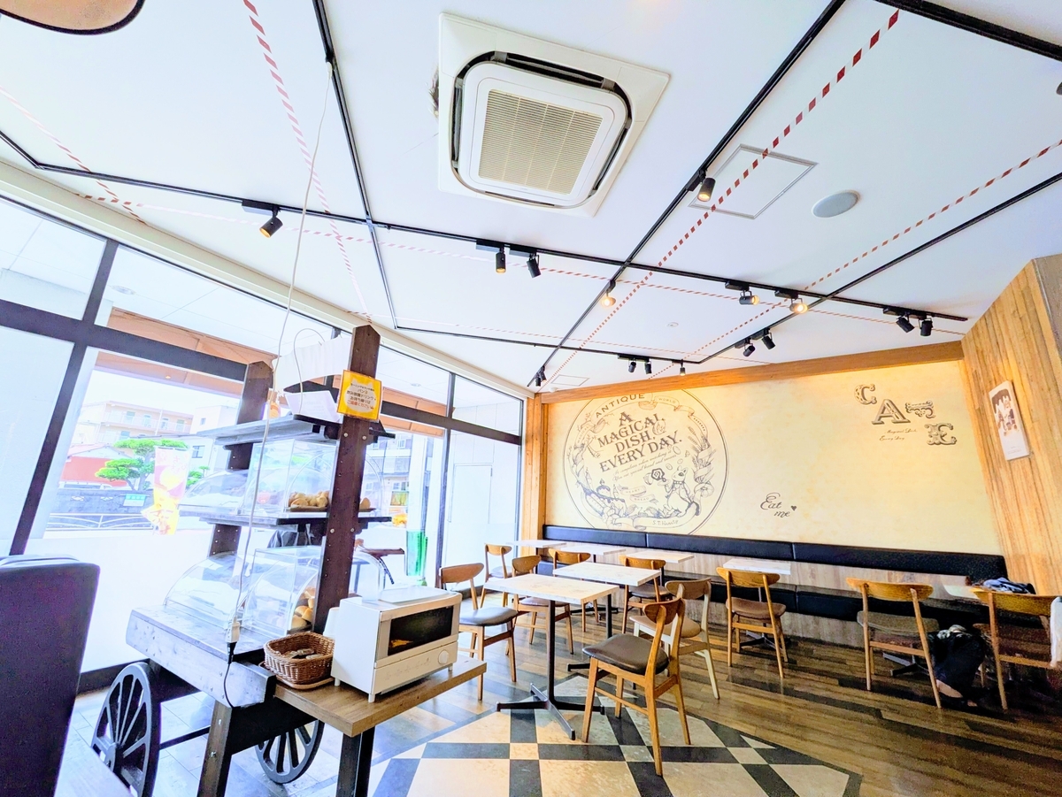 ハートブレッドアンティーク伊勢原店のイートインスペース