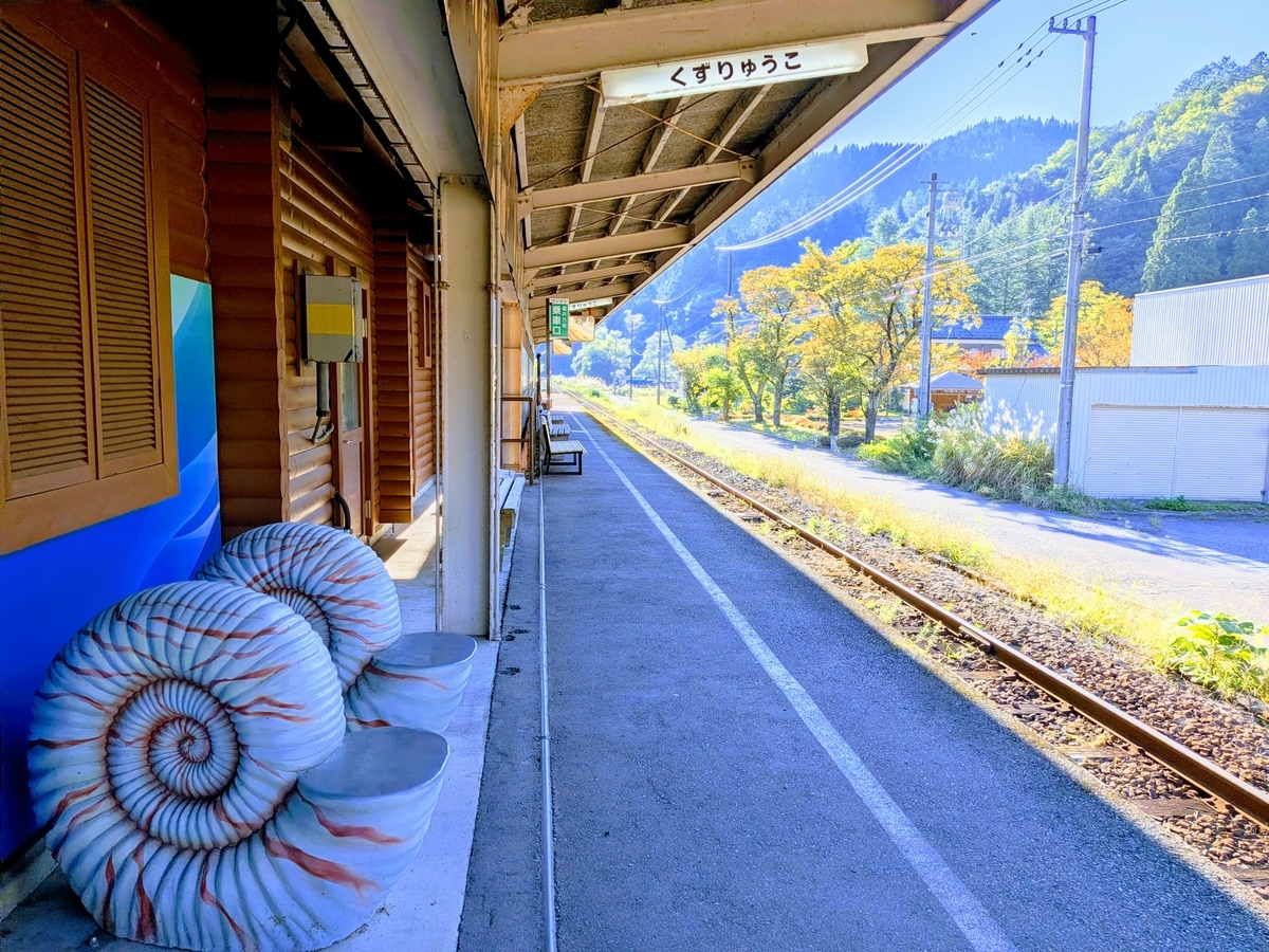 JR越美北線-九頭竜湖駅の構内