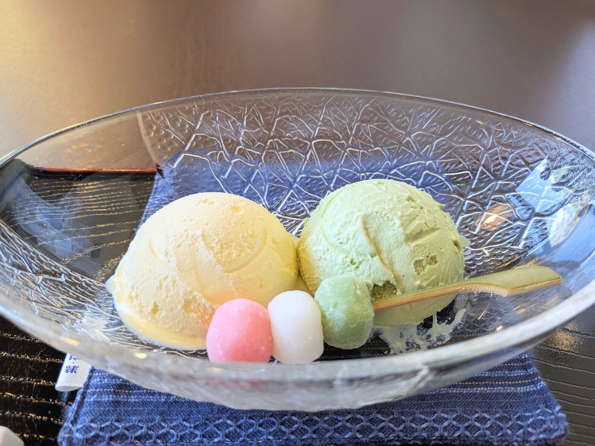 白川郷-花水木白川のアイスクリーム