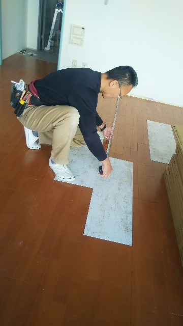 ビッグな職人さんと。 - 渚さんは床職人。