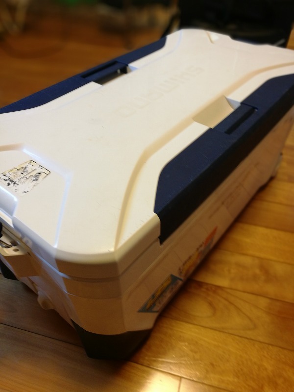 スタンダードなクーラーボックス、シマノ製SPA-ZA LIGHT 350