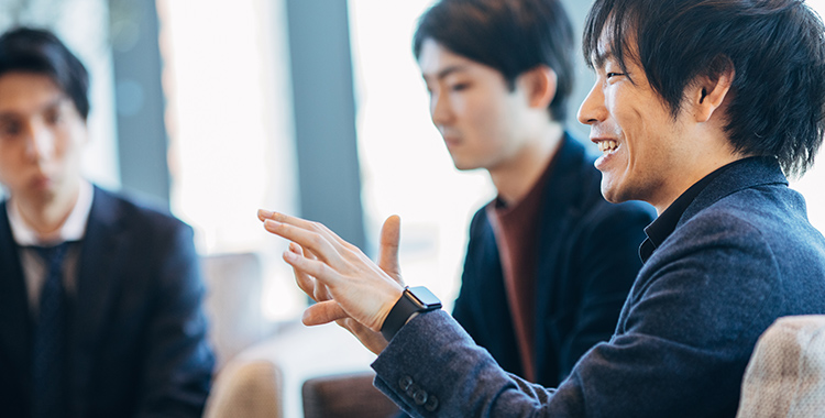 アプリ開発の経緯について語る岩瀬氏