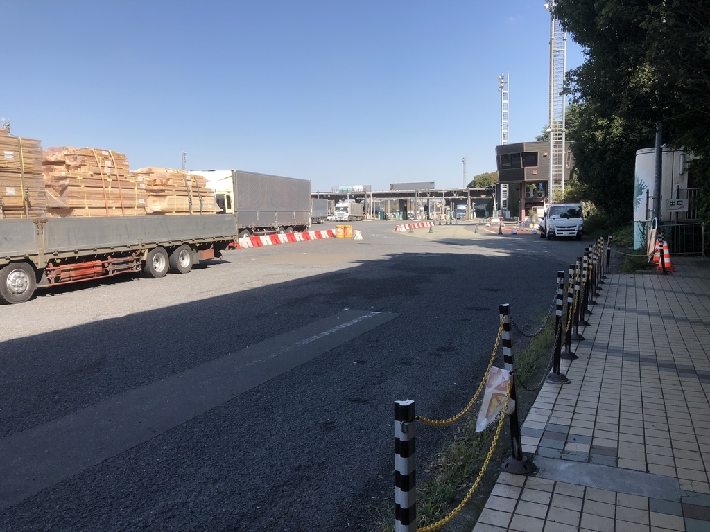 ヒッチハイク　料金所