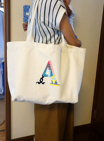 おしゃれなマザーズバッグならコレ イニシャル刺繍が大人気のaccommodeトートバッグ ママンのお財布