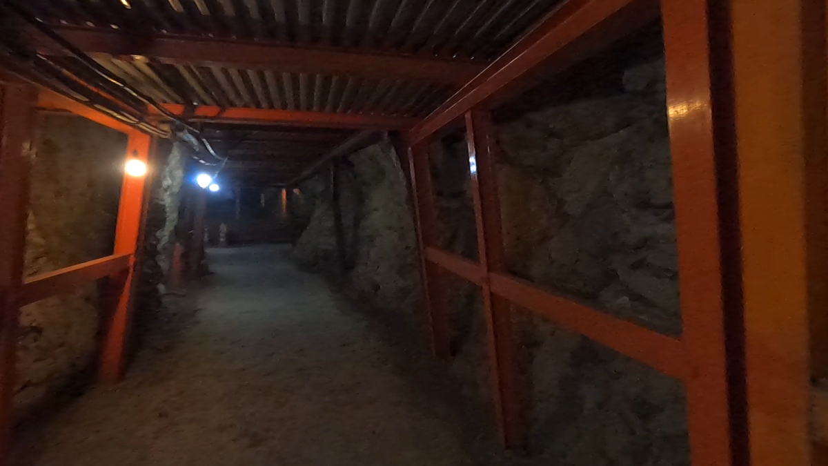 松代象山地下壕 内部