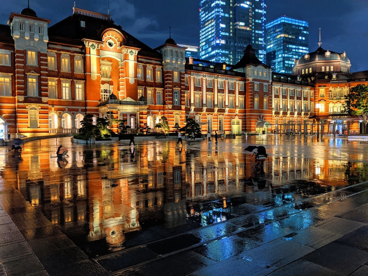 夜、東京駅にて。
