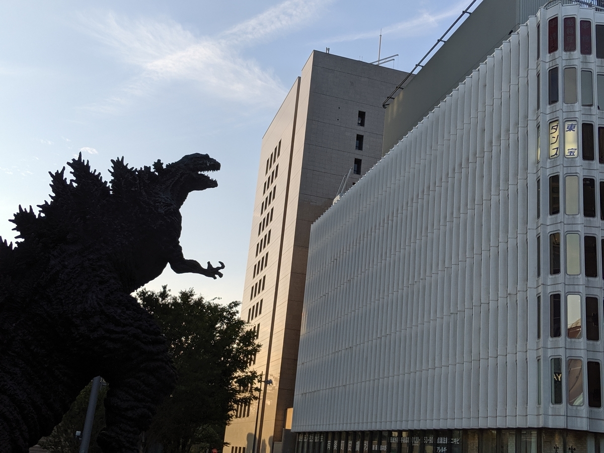 日比谷のゴジラ像